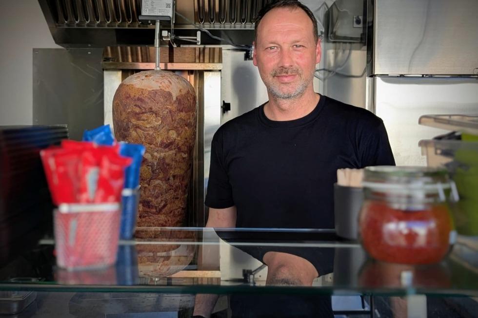 Döner vor dem M&K Döner Stand